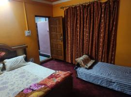 Khushboo guesthouse, kotimajoitus kohteessa Srinagar