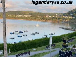 Harbour Lights Apartment New Quay, pet-friendly hotel in New Quay