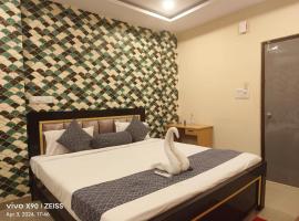 HOTEL SANTHOSH DHABA SUITES-NEAR AIRPORT Zone, hotell i nærheten av Hydebarad Rajiv Gandhi internasjonale lufthavn - HYD i Shamshabad