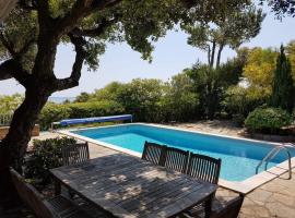 Gaou Benat magnifique villa vue mer avec piscine, hôtel à Bormes-les-Mimosas