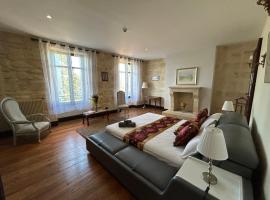 FSP château julie – hotel w mieście Virsac
