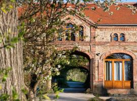 Historisches Rittergut HexenburgbeiDresden Nähe Sächsische Schweiz, Dresden - mit Badeteich، فندق مناسب لذوي الاحتياجات الخاصة في Großharthau