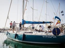 Valencia Sailing District - Barco para 4 en la Marina Norte, готель у Валенсії