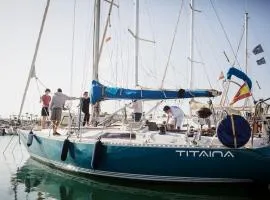 Valencia Sailing District - Barco para 4 en la Marina Norte