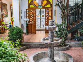 Hostal Riviera Sucre, hostel em Otavalo