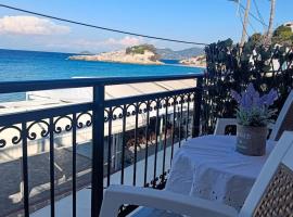 Έ&nu;&alpha; &pi;&alpha;&rho;ά&theta;&upsilon;&rho;&omicron; &sigma;&tau;&omicron; &Alpha;&iota;&gamma;&alpha;ί&omicron;.