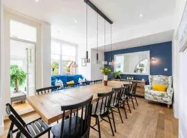 The Lymington Hub Slps 13 hot tub/chef/spa