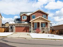 Cozy hideaway in Spruce: 4BR Retreat close to DIA, hotel v destinaci Brighton