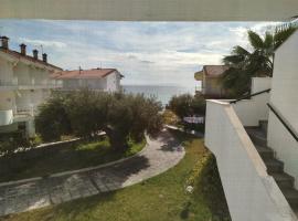 Christy's apartment by the sea, hotel in Skala Fourkas