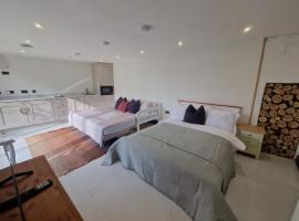 Garden Apartment, sleeps 4, hotel with parking in Leighton Buzzard