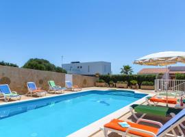 Villa Sol Menorca, cheap hotel in Punta Prima