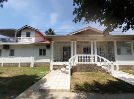 La Casa Blanca De Mis Sueños, Tela, hostal o pensión en Tela