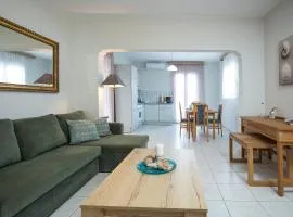 Zoe's Place - 1 BD Beachfront Apartment