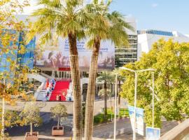 Viesnīca PLEIN SUD - le tapis rouge Croisette Kannās