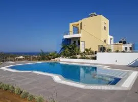 Modernes Ferienhaus mit Sonnenterrasse, Pool, Grill und einem herrlichen Meerblick