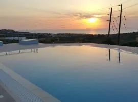 In 2015 fertiggestelltes Ferienhaus mit privatem Pool und Meerblick