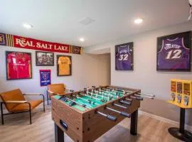 Family Getaway | Hot Tub + Trampoline + Fire Pit + Foosball