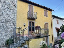 Lovely Tuscan Mountain Village, casa o chalet en Sassi