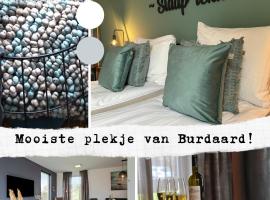 Prachtige vakantievilla Burdaard โรงแรมราคาถูกในBurdaard