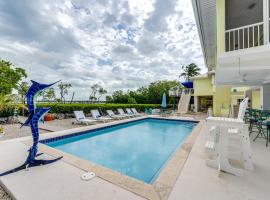Luxury Key Largo Home with Guest House and Pool!, luxury hotel in Key Largo