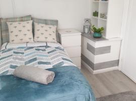 Cosy & bright room, sted med privat overnatting i Loughborough
