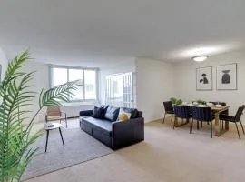 Incredible 1 BR Apt + Den @Crystal City With Gym