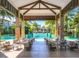Beautiful Pool View Penthouse With Rooftop Oasis, Great For Families