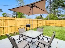 Inviting Savannah Home with Yard 3 Mi to Downtown!