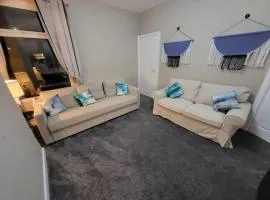 4 Bedrooms, 8 min to Manchester City!
