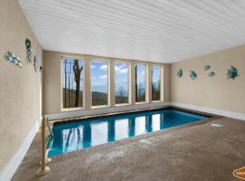 Elevated Escape by Ghosal Luxury Lodging, hotel with parking in Sevierville