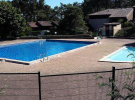 Maison d'été familiale, piscine dans la résidence, hotel em Lacanau