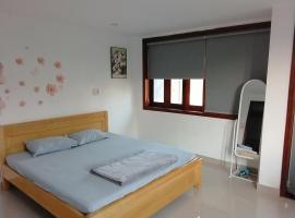 Kenpi Apartment - Nhà riêng, đậu nhiều ô tô – hotel z parkingiem w mieście Thôn Lại Thê