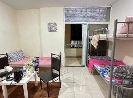Budget room, bed and breakfast en Abu Dabi