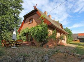 Stunning Home In Penzlin Ot Krukow With Kitchen, semesterhus i Mallin