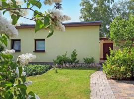 Awesome Home In Heringsdorf seebad With Kitchen, hotel in Bansin