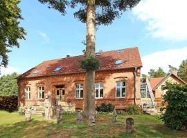 Amazing Home In Mirow Ot Starsow With Kitchen, cottage in Schwarz