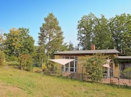 Nice Home In Boitzenburger Land Ot With Kitchen, vila di Rosenow