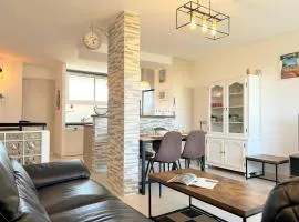 Appartement 3 pièces refait à neuf avec parking, 4 couchages, proche plage et commerces - Le Lavandou - FR-1-251-584