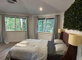 Cabin in the woods @ Cultus Lake, Hotel in Chilliwack