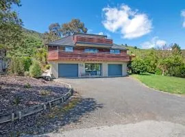 Waimarama Hideaway - Waikawa Holiday Home