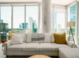 2BR, 2 Baths Lux Downtown Apt Heart of Austin with Amazing Views, Pool, & Gym
