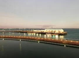 Serenity Short Stays - Sea La Vie - 3brm Penthouse at Darwin Waterfront