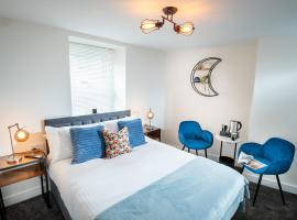 Kings Arms Suites - Deluxe Room - En-Suite - Self Check In, bed and breakfast en Whitehaven