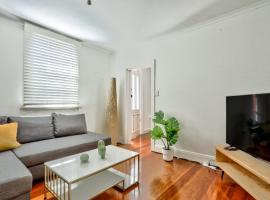 Close to City 3 Bedroom House Surry Hills 2 E-Bikes Included, villa in Sydney