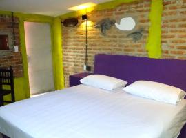 HOTEL PEACE AND LOVE, Hotel in Agua Bendita