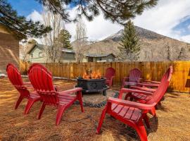 Tranquil Retreat: Luxury Home at Mount Elden's Foothills, Steps from Route 66 and Flagstaff Mall, πολυτελές ξενοδοχείο στο Φλάγκσταφ