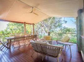 Surf Gums, Sleeps 9, Pet Friendly, Fully Renovated
