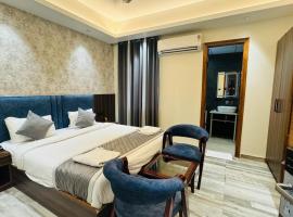 Raksha Suites & Banquet Greater Noida, hotel in Greater Noida