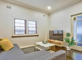 Spacious 3 Bedroom on the edge of Downtown Herford St 2 E-Bikes Included, hytte i Sydney
