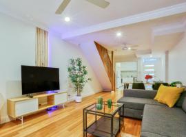 Vibrant 3 Bedroom House Darlinghurst 2 E-Bikes Included, hytte i Sydney